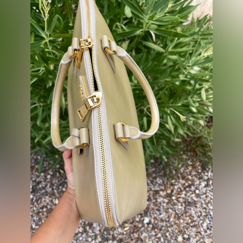 Auth PRADA  Beige Saffiano Patent Leather Large Promenade Satchel - Picture 8 of 17